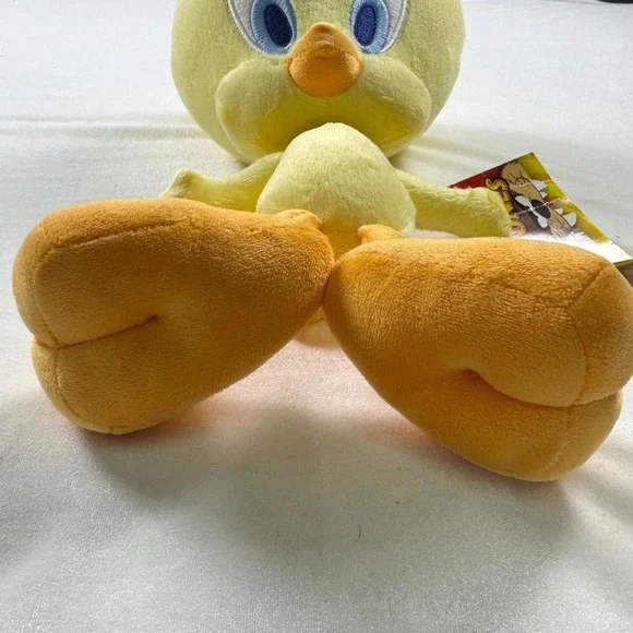 Looney Tunes Tweety Bird Plush Medium Six Flags Stuffed Animal Yellow Bird NWT - Picture 4 of 9